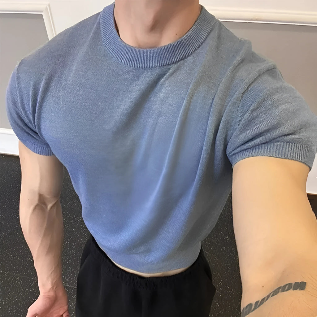 Men's slim fit polyester T-shirt in solid colour with short sleeves and thread cuff-closing detail