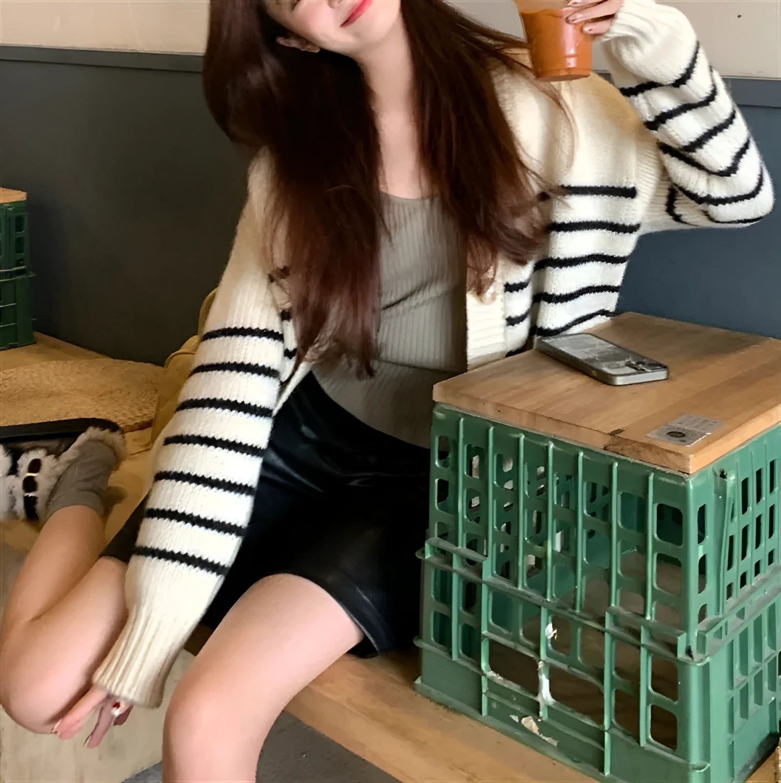 Collar button cardigan sweater with 3D pattern in picture colour finish