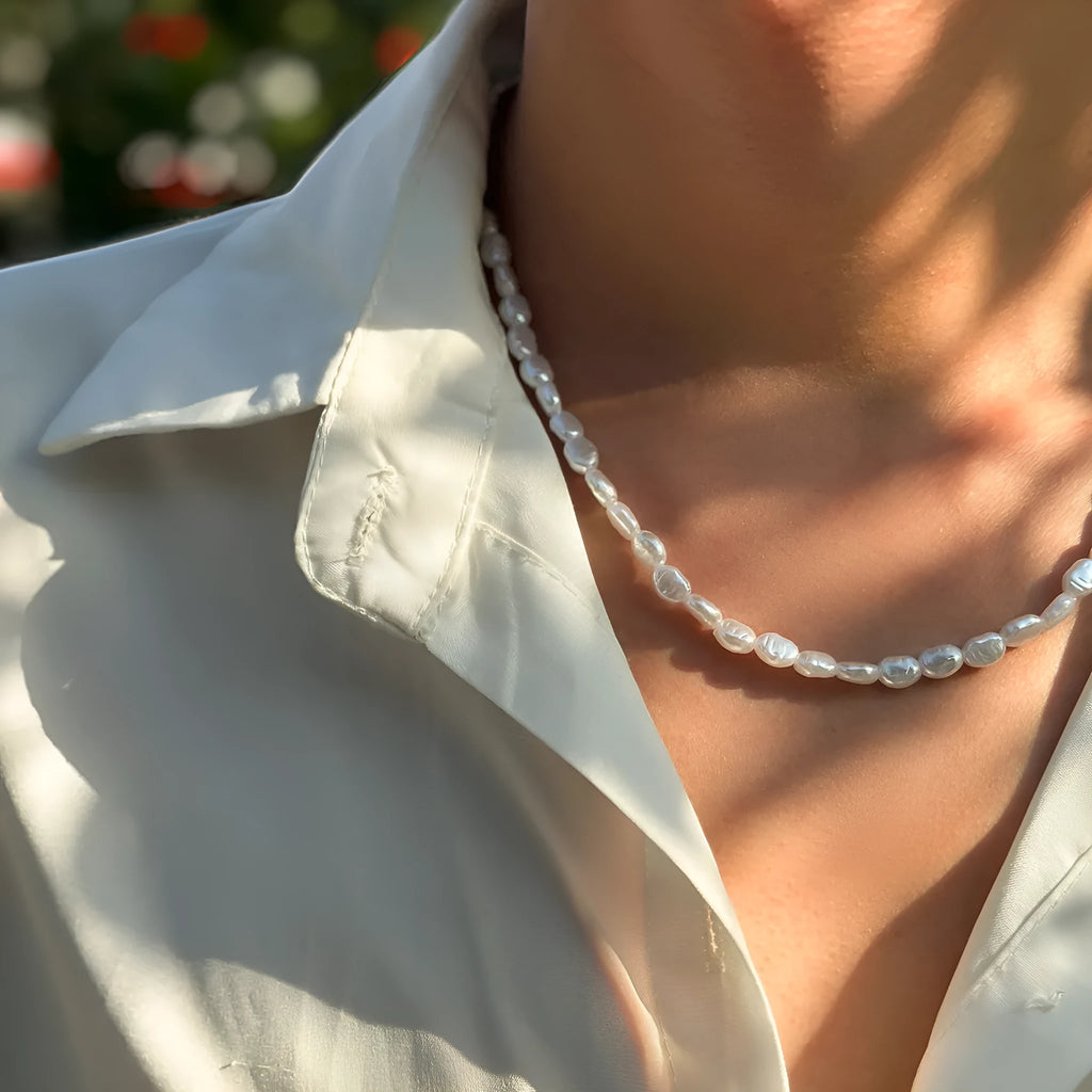 Men's white imitation pearl necklace with U-shaped clavicle pendant on adjustable 41-50cm pearl chain