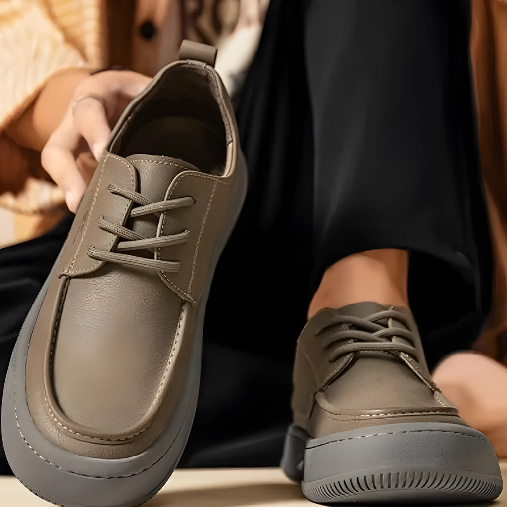 British retro brown big toe casual leather shoes in khaki colour with visible stitching and rubber sole