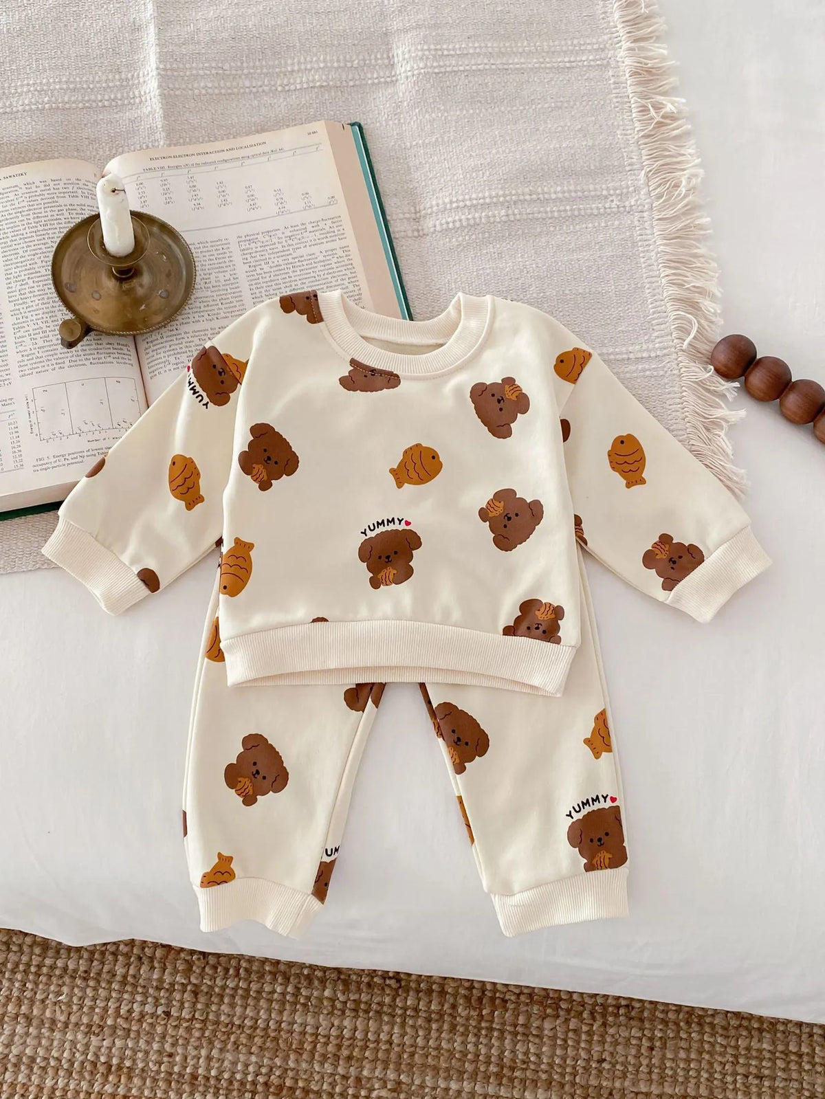 Bear round neck long-sleeve cotton suit for children with matching trousers, available in Bear or Flying Fish pattern and sizes 73cm to 110cm.