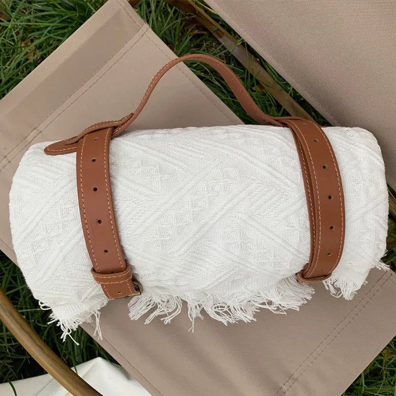 Knitted acrylic thickened checkerboard picnic mat with tassel edges and leather handle, khaki white colour, 130x180 cm