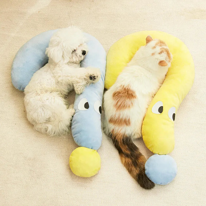 Blue or yellow rectangular pet cushion measuring 62cm by 39cm for cat or dog sleeping