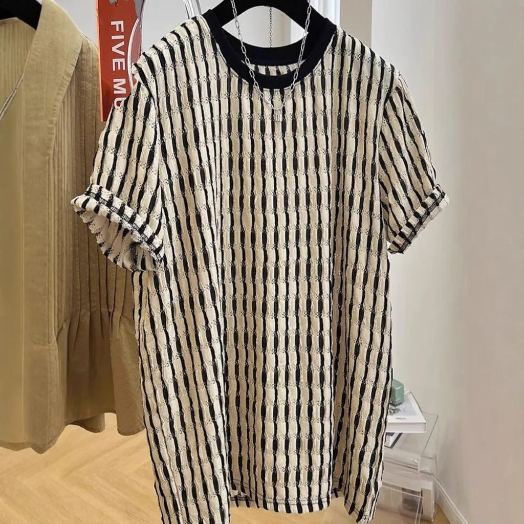Black striped men's casual shirt with short sleeves and loose fit