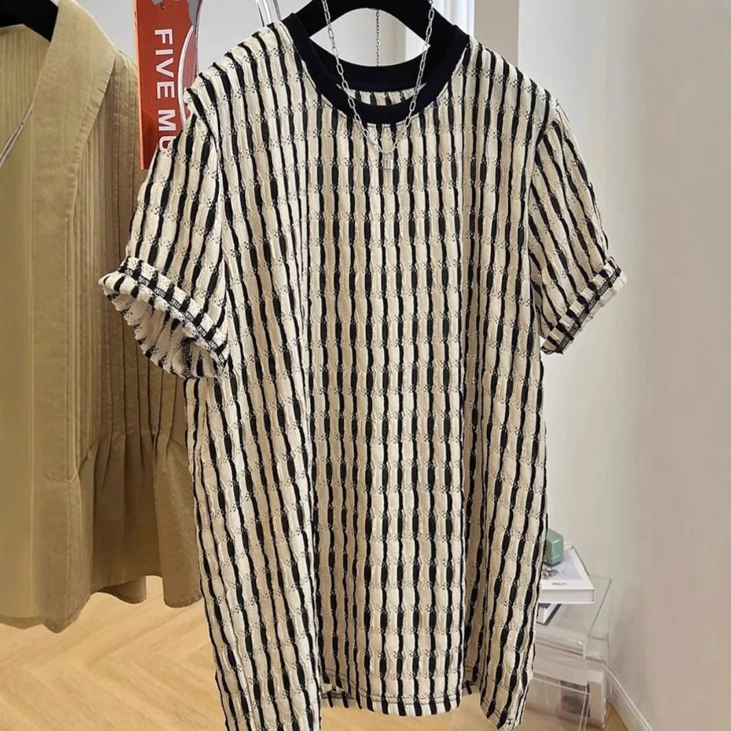 Black striped men's casual shirt with short sleeves and loose fit