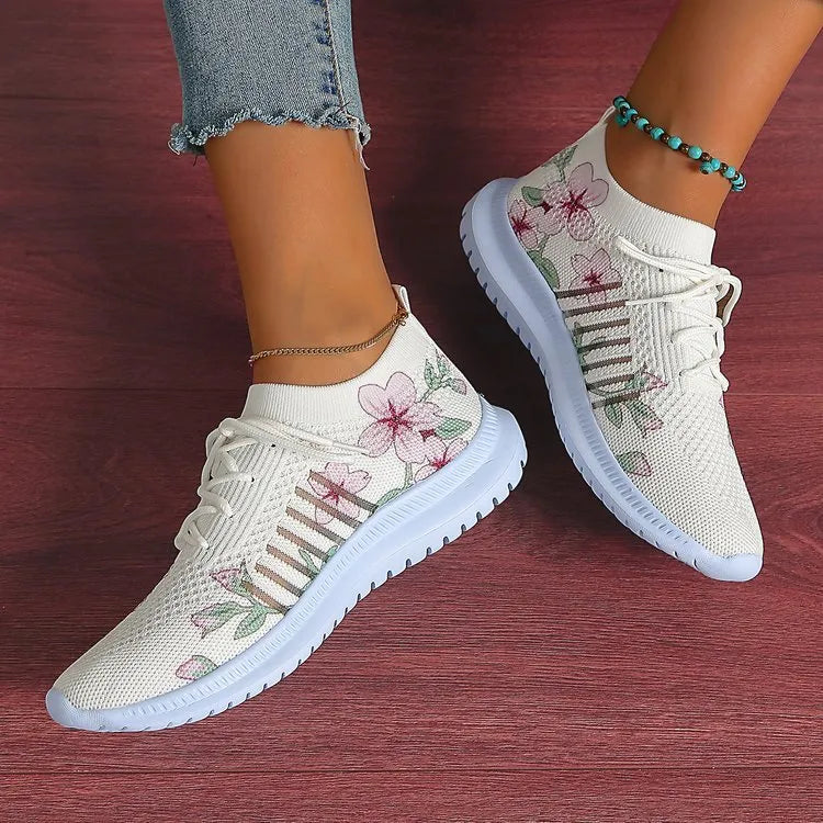 Women's milky white mesh flyknit running shoes with round toe and flat heel on rubber sole