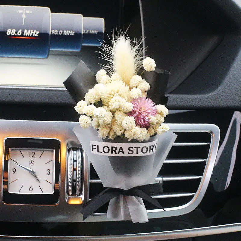 Dried flower car air freshener with natural aroma slices mounted on vehicle air conditioning vent