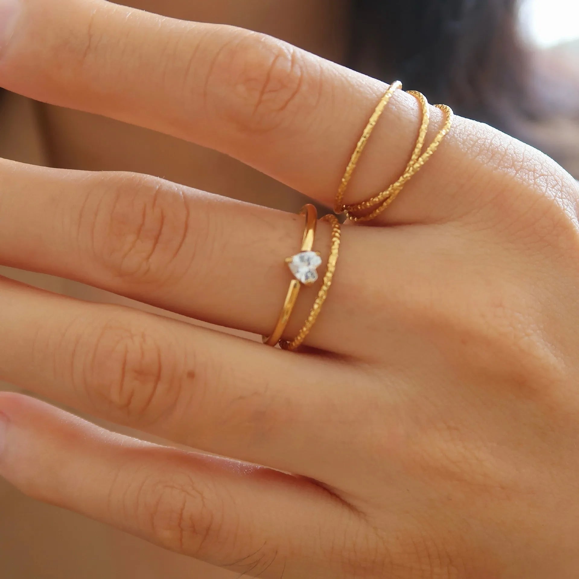 Golden heart-shaped oval ring in stainless steel with electroplated finish