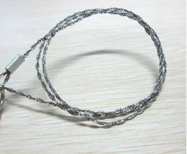 Stainless steel survival wire saw with pull rings, 55cm blade, total length 70cm.