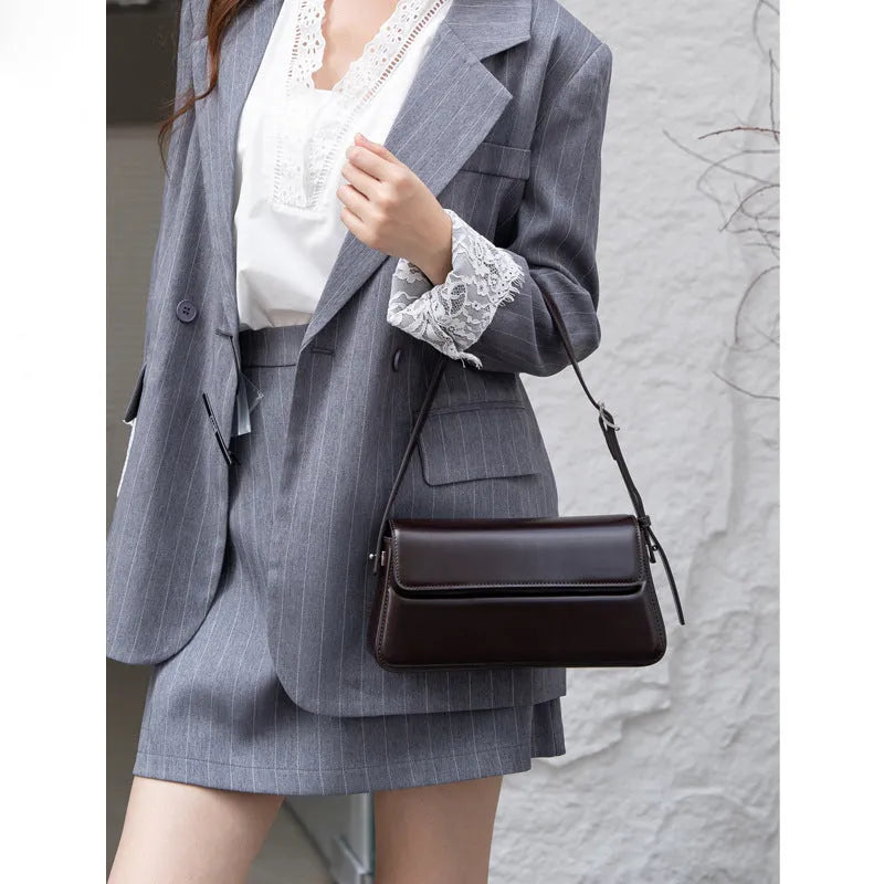 Genuine leather shoulder messenger bag in medium 24.5x7x12.5cm clamshell style with two-layer cowhide and zipper pocket