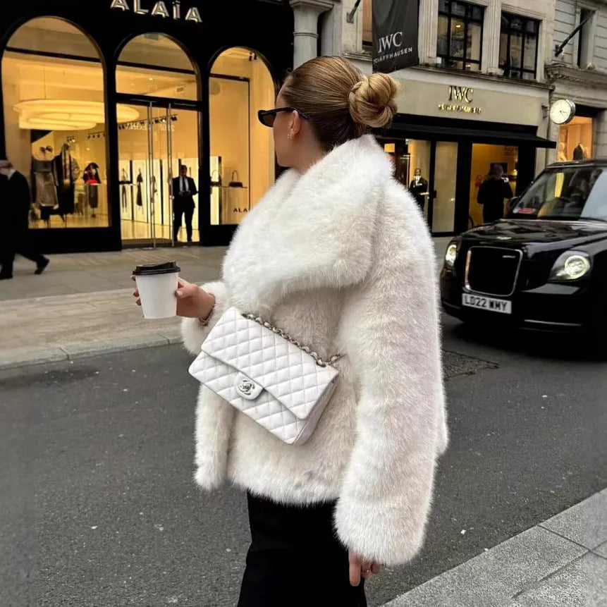 Women's artificial fur coat with large lapel and pockets in high quality white colour, street-fashion style long sleeves