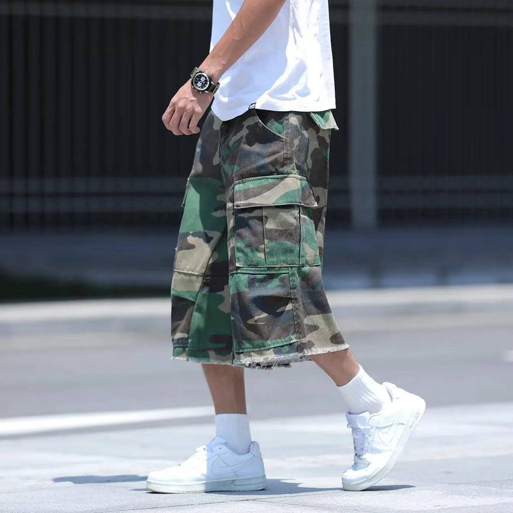 Loose-fit cotton camouflage shorts in retro workwear style on a plain background.