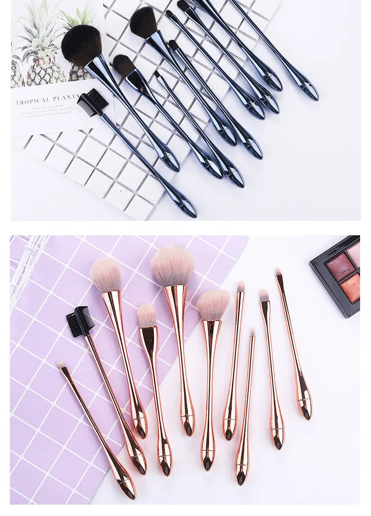 Small waist makeup brush set with nylon bristles and plastic handles in rose gold colour