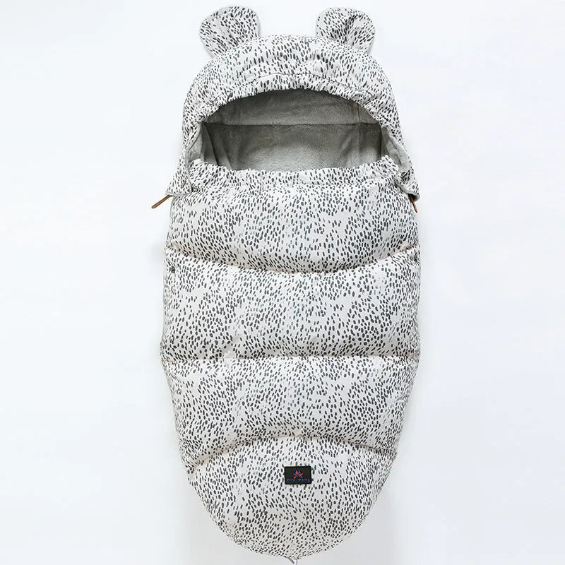 Dismountable baby stroller sleeping bag in a silkworm cocoon style for ages 1-3.