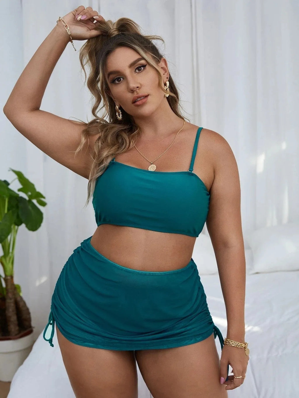 Women's mesh bikini three-piece set in solid colour with top, underwear, and apron