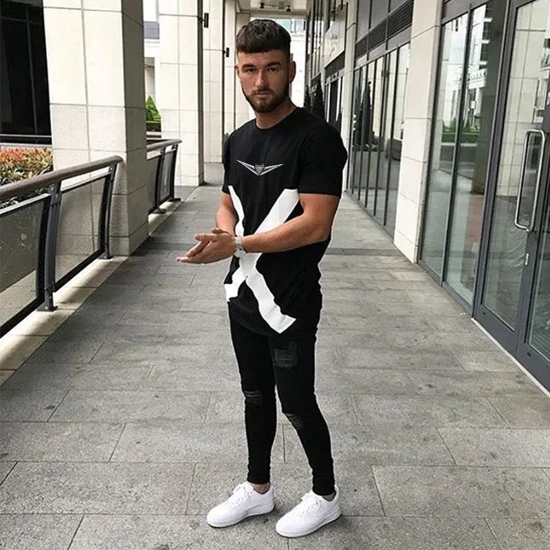 Black cotton sports T-shirt with short sleeves, round neck, slim fit and geometric print