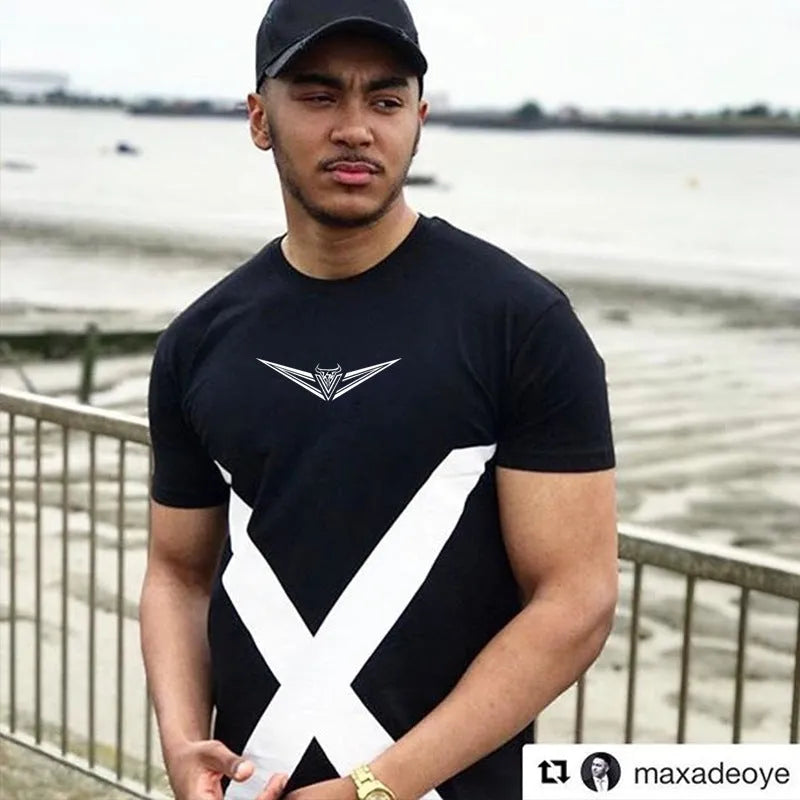 Black cotton sports T-shirt with short sleeves, round neck, slim fit and geometric print