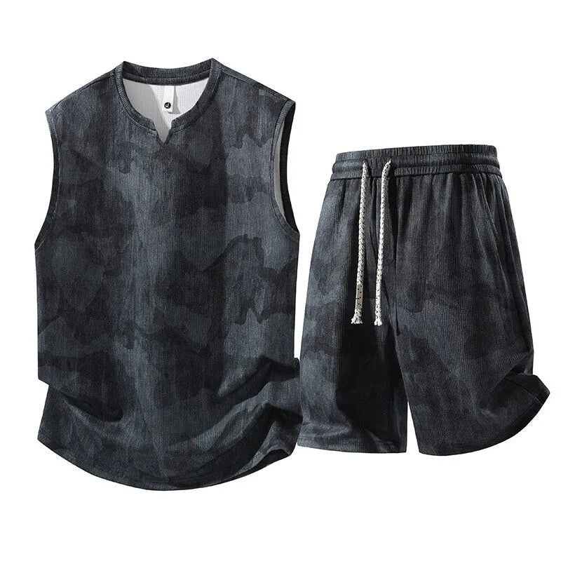Casual sleeveless vest and fifth pants length shorts set for larger sizes in quick-dry fabric.
