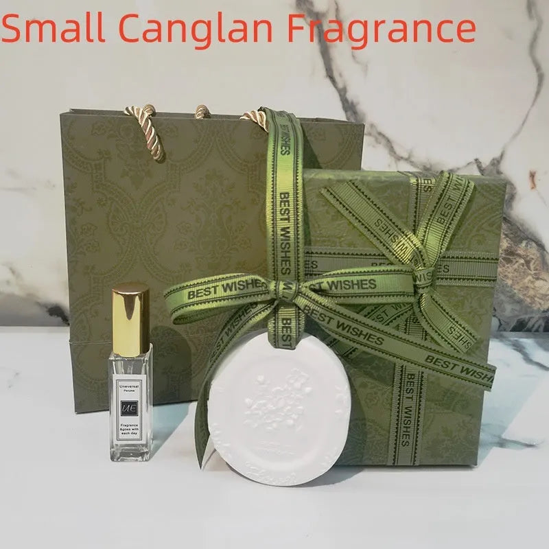 Car aromatherapy fragrant stone pendant and 10ml essential oil bottle in a gift box