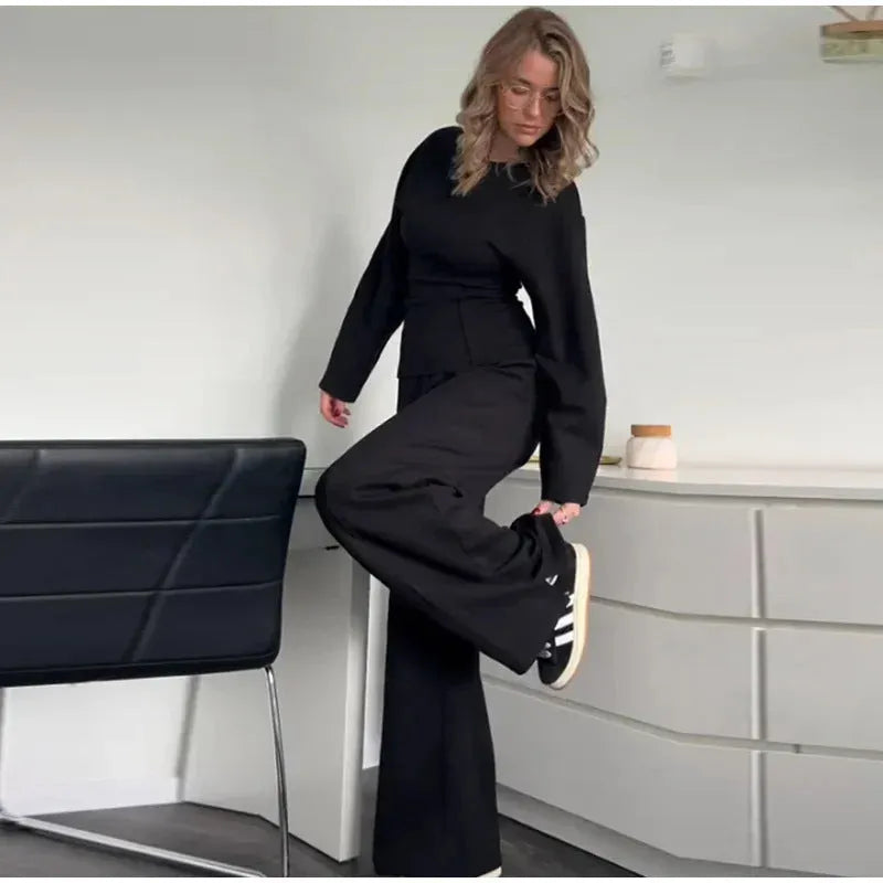 Women's polar fleece two-piece suit with O-neck pleated top and wide-leg trousers in black colour