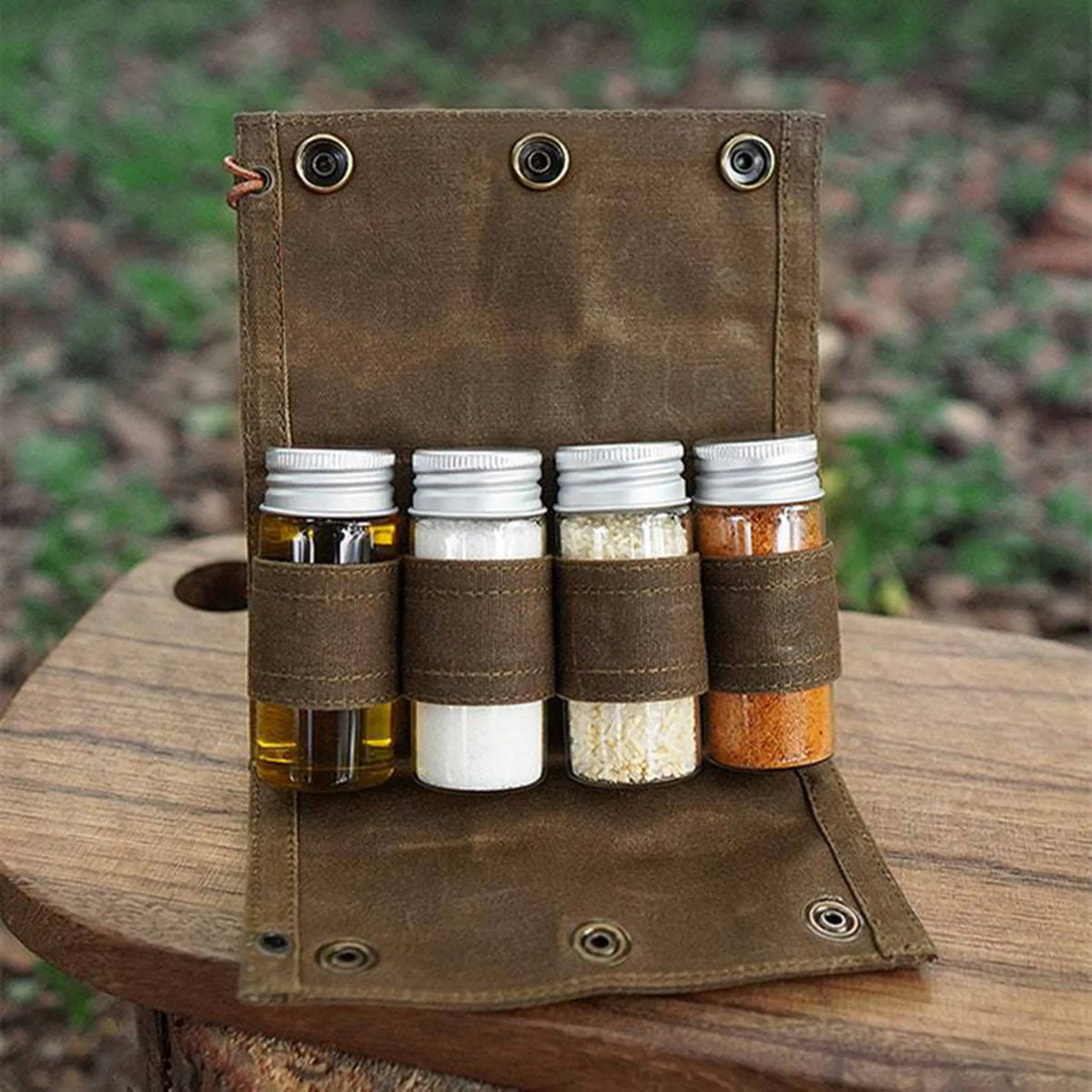 Outdoor picnic plastic cutlery set with napkin and canned canvas spice storage kit in army green or khaki, square under 300 ml, with canvas bag
