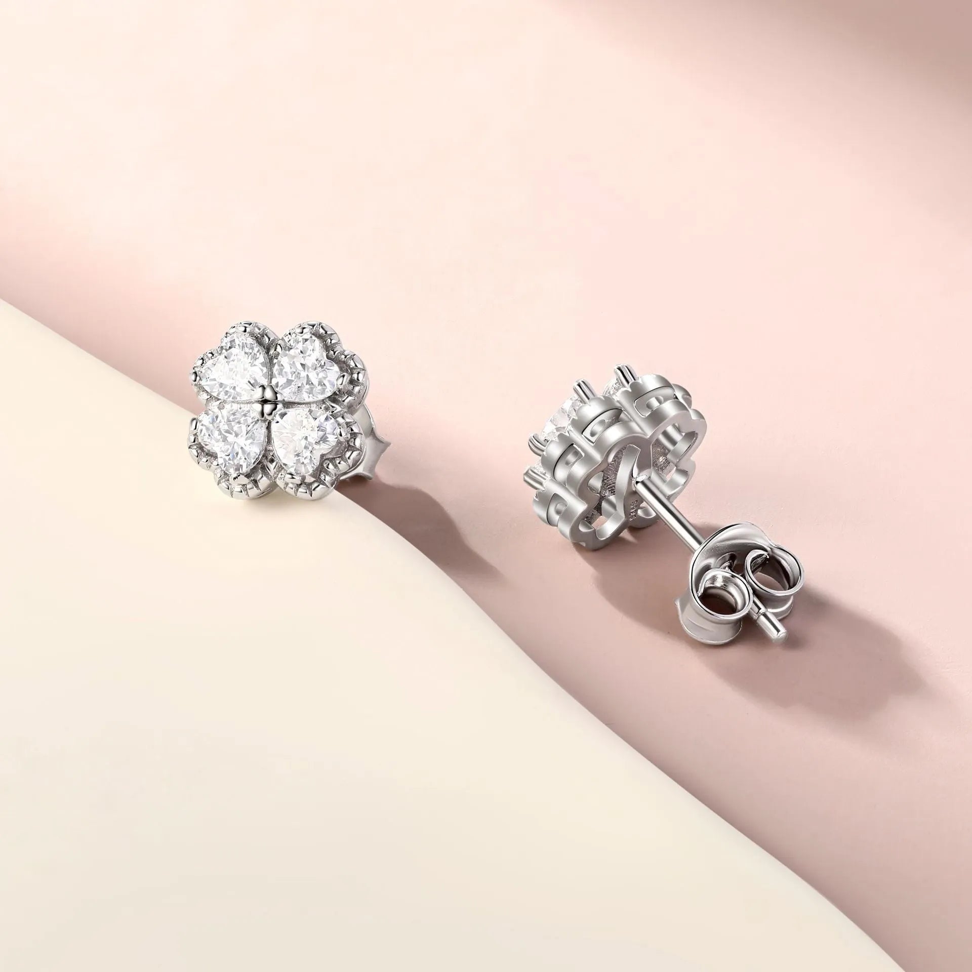 Zeng Yin women's heart-shaped sterling silver earrings with a four-leaf clover zircon design.