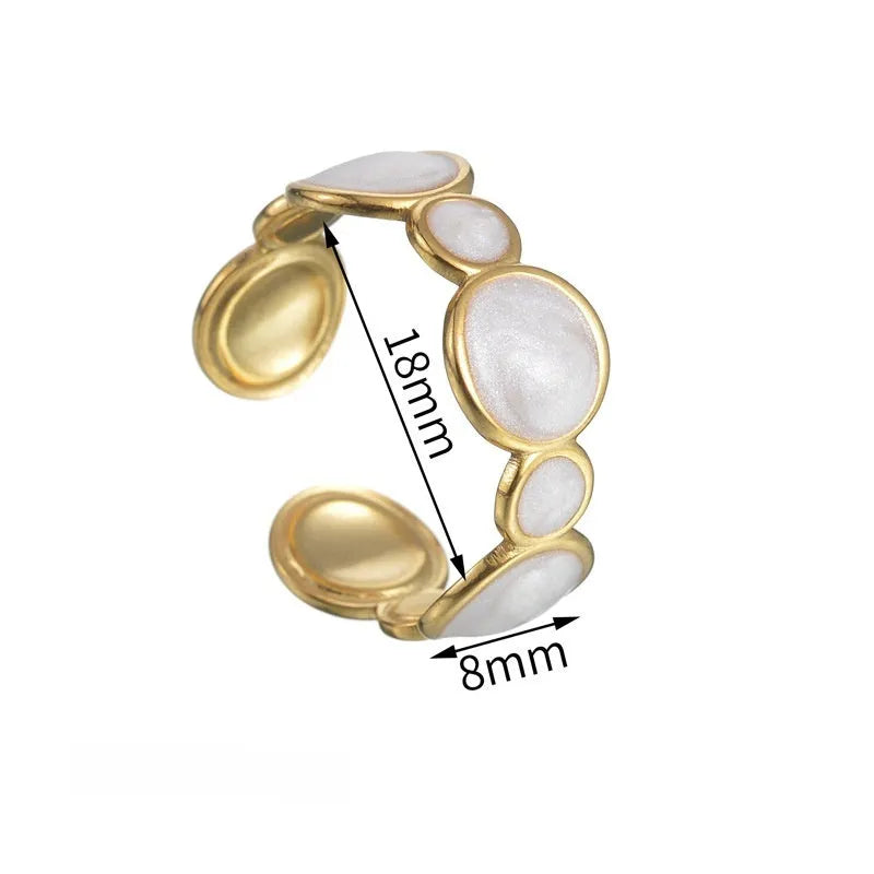 Geometric stainless steel ring for women with an adjustable opening and electroplated finish.