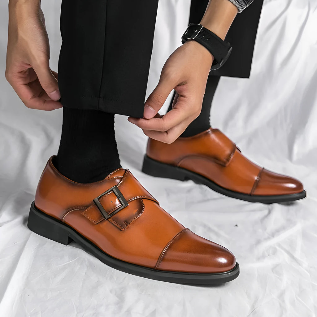 Low-cut British-style flat heel pumps in black with artificial PU upper and rubber sole