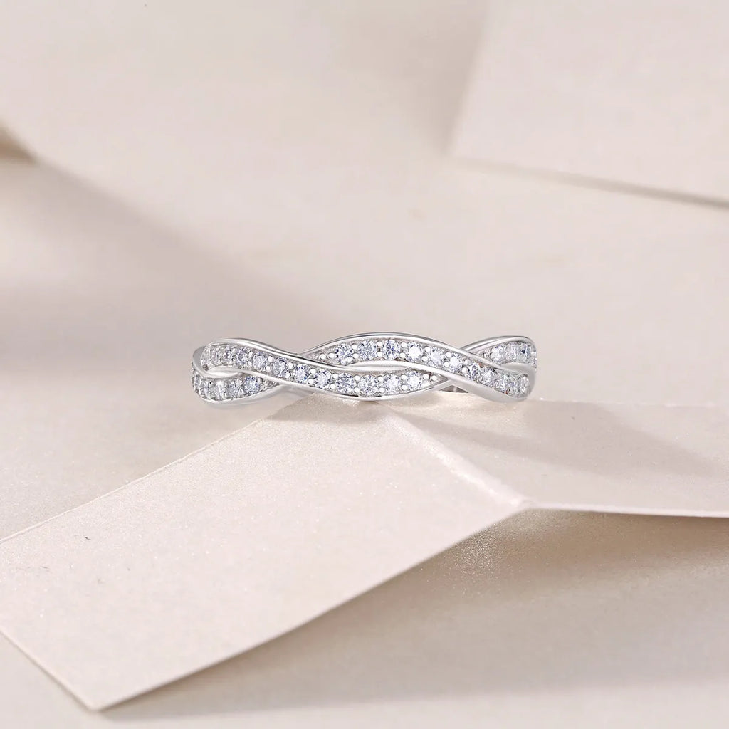 Moissanite wedding ring set in S925 silver with platinum plating, sizes 5-9, includes GRA certificate and gift box.