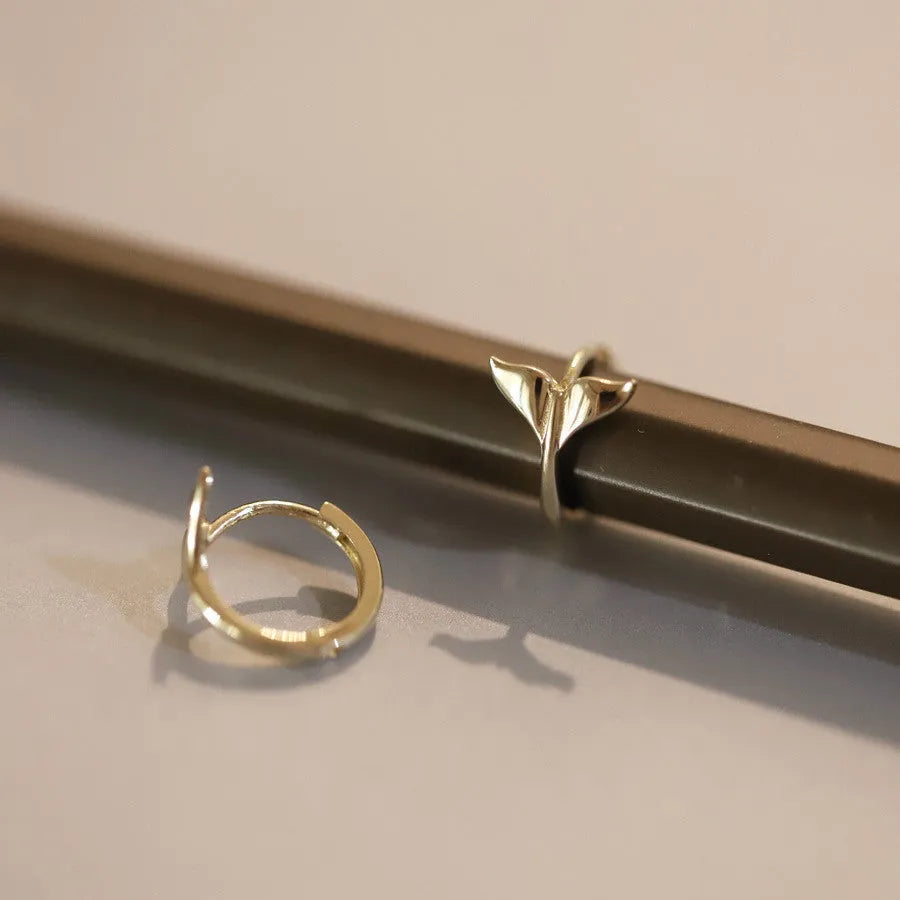 S925 sterling silver fishtail earrings with gold plating in 8-10mm diameter