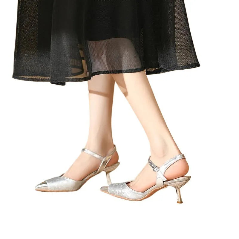 Women's leather high-heeled sandal with pointed toe and 6CM heel in silver colour.