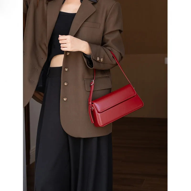 Genuine leather shoulder messenger bag in medium 24.5x7x12.5cm clamshell style with two-layer cowhide and zipper pocket