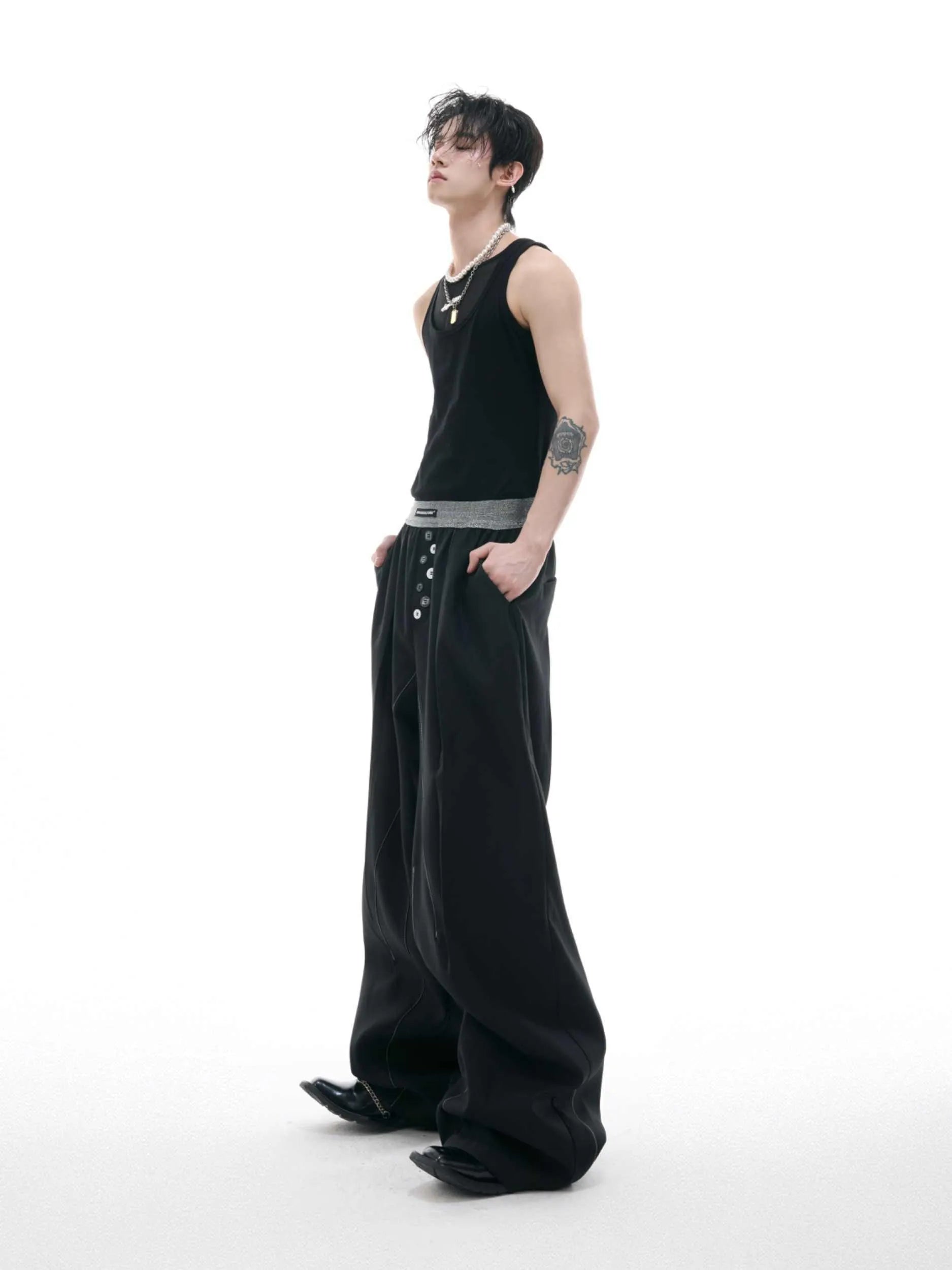 Straight-leg high-waisted casual trousers in grey with a button-open design line.