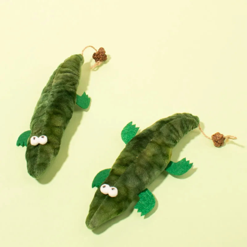 Green plush alligator cat toy with plant-based materials and peppermint scent for oral care
