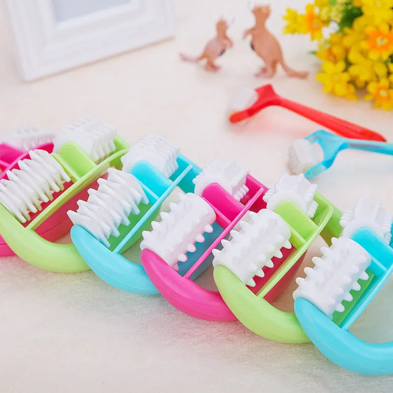 Handheld anti-cellulite massager roller with dot wheel in green, blue, and rose red, 13.5cm
