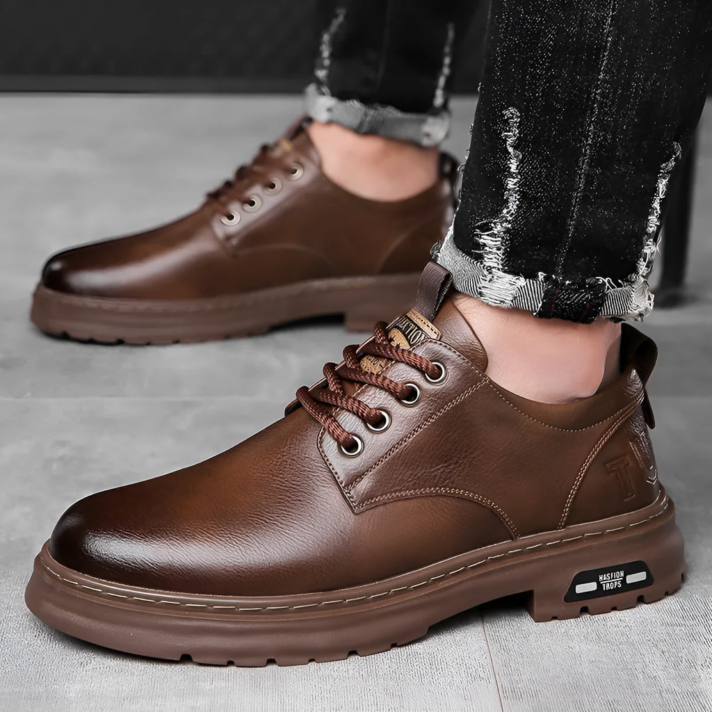 Men's black and brown retro casual shoes with round toe, artificial PU upper, and leather sole