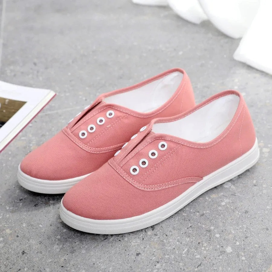 Low-top canvas casual trainers in multiple colours with cloth lining and plastic soles