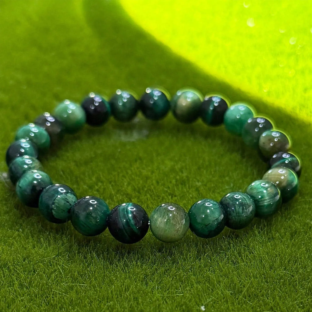 Handmade green glass bead bracelet in unisex style with opal-effect finish, single bracelet