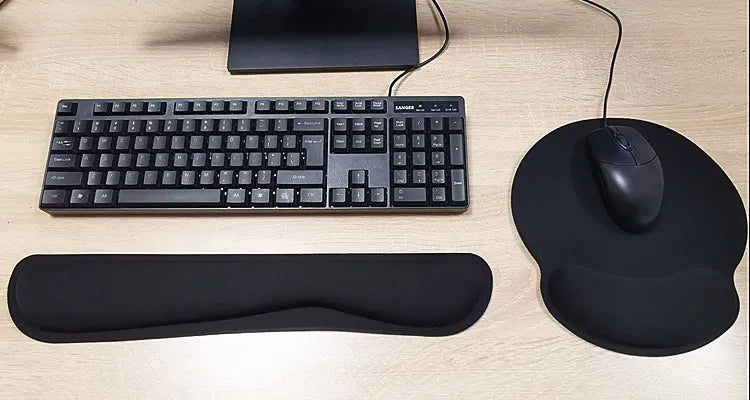 Memory foam wireless keyboard wrist rest mouse pad in black, non-slip rubber base, 460x85x25mm size
