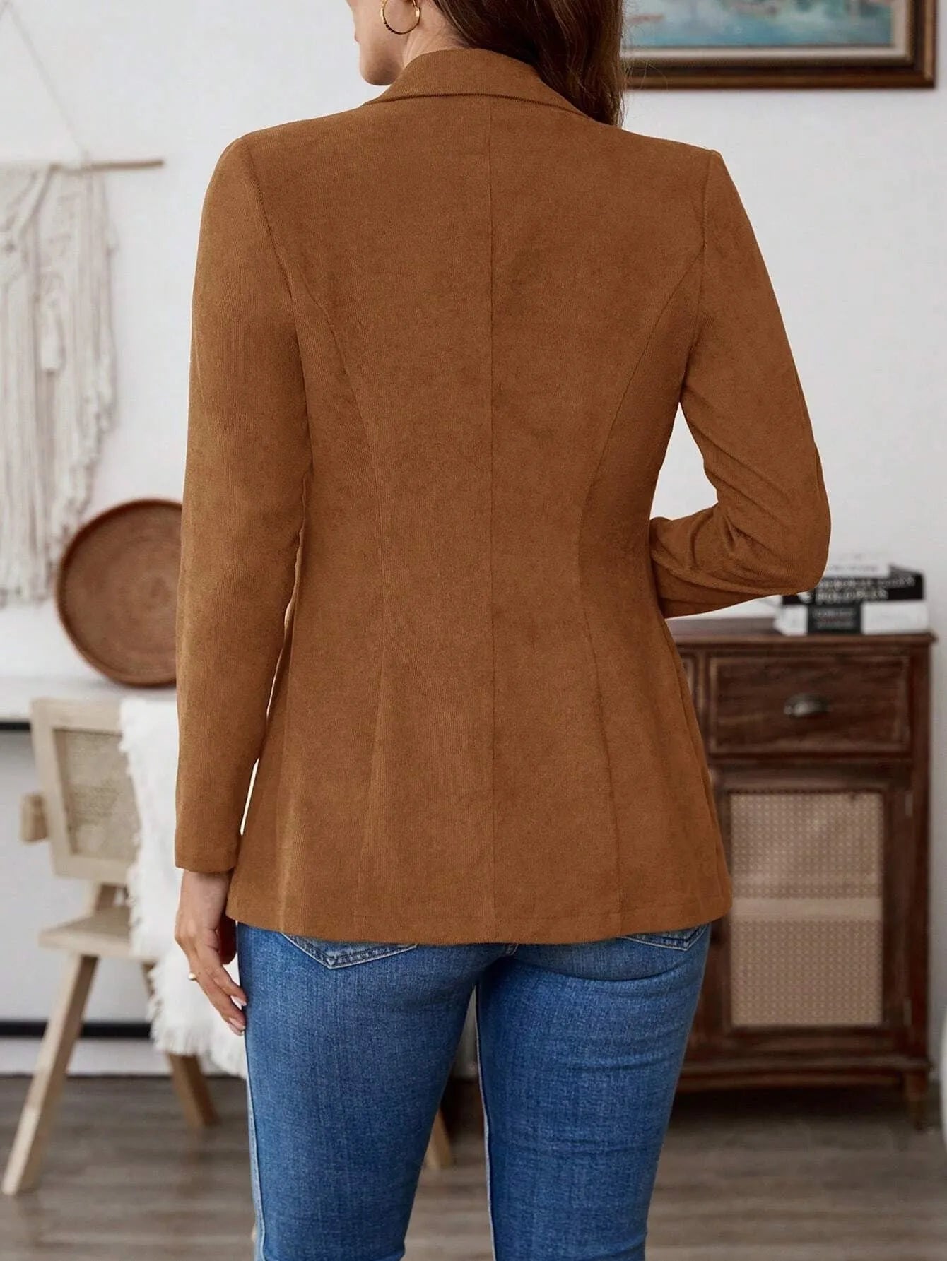 Brown single-breasted leisure suit coat with lapel collar and long sleeves
