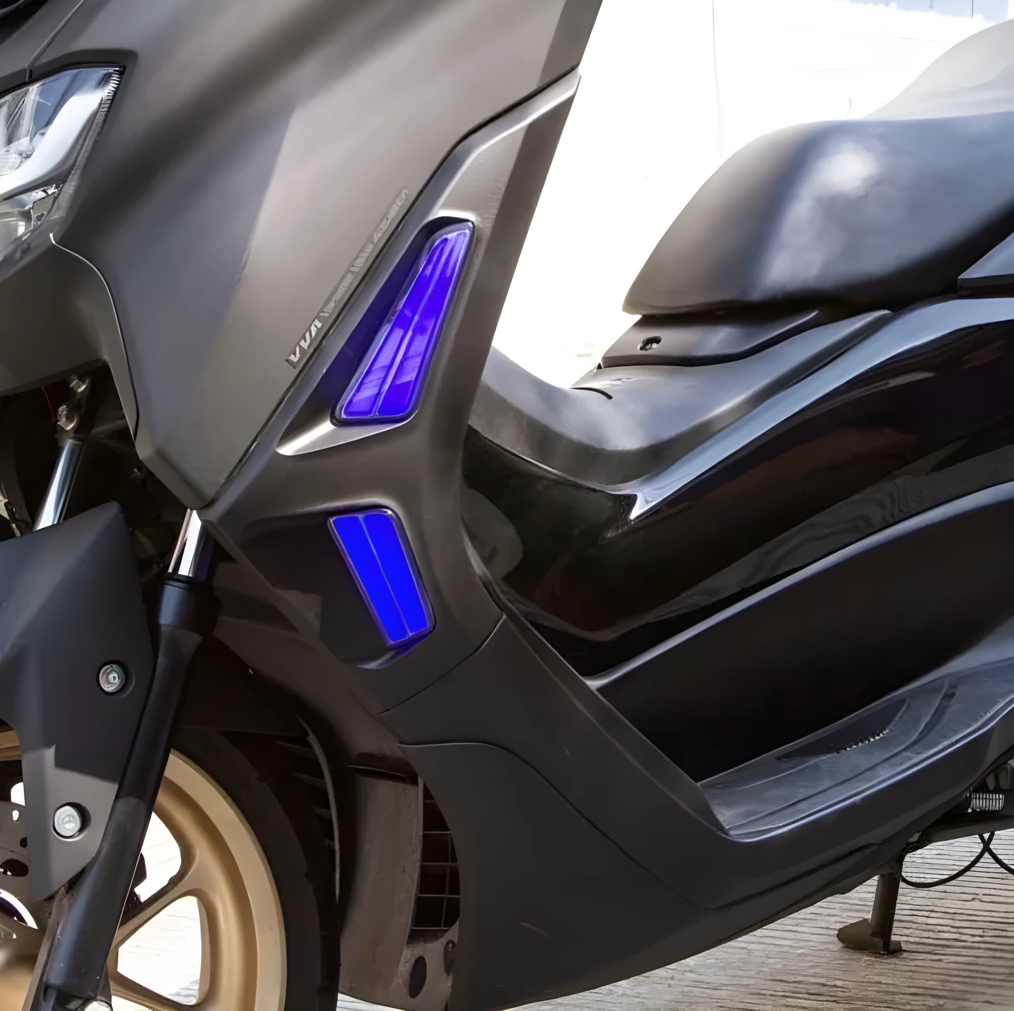 Pair of LED turn signal lights for Yamaha NMAX155 scooter in blue-yellow colour.