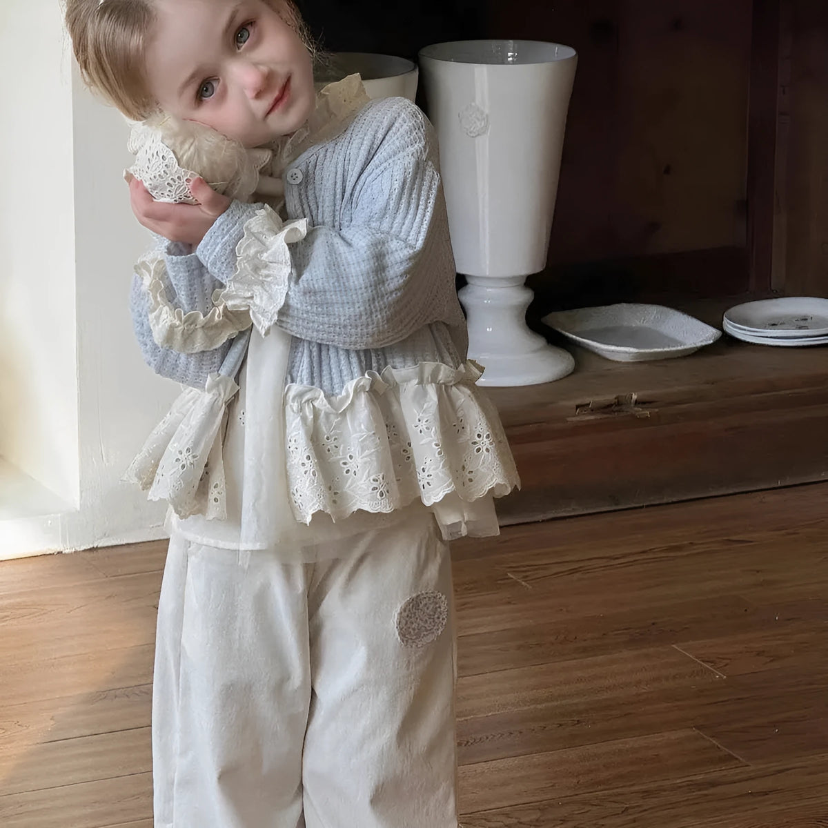 Girls' Mori style three-piece outfit with cotton cardigan, beige shirt and cake pants, sizes 90-140