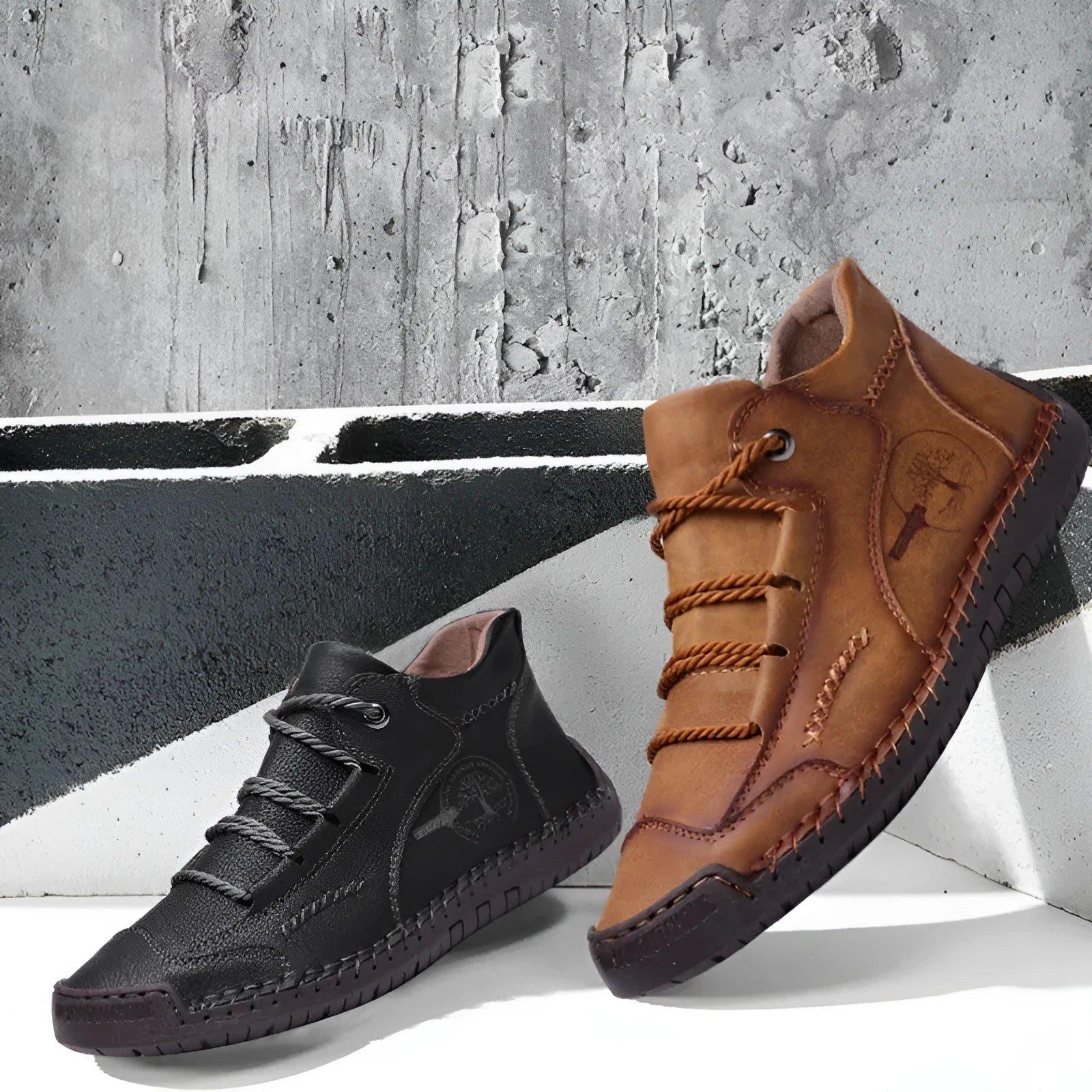 Men's leather boots with round toe and lace-up closure in army green colour