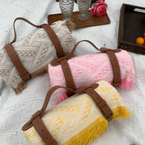 Knitted acrylic thickened checkerboard picnic mat with tassel edges and leather handle, khaki white colour, 130x180 cm