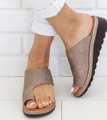 Women's summer flip flops with non-slip sole and 3-5cm mid heel, shown in black, gold, khaki, leopard, purple, silver, and yellow.