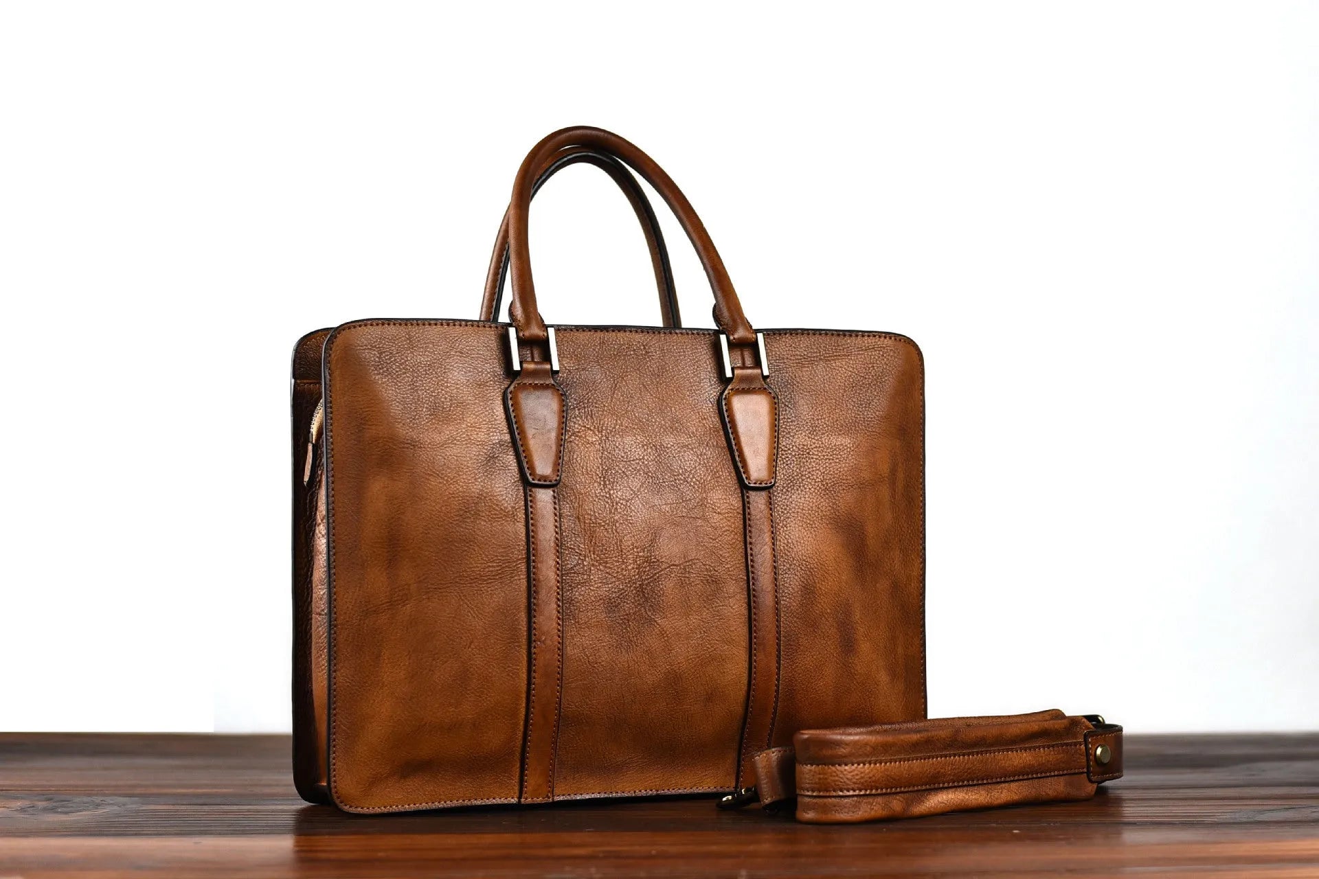 14-inch retro men's leather handbag in horizontal square shape for business use