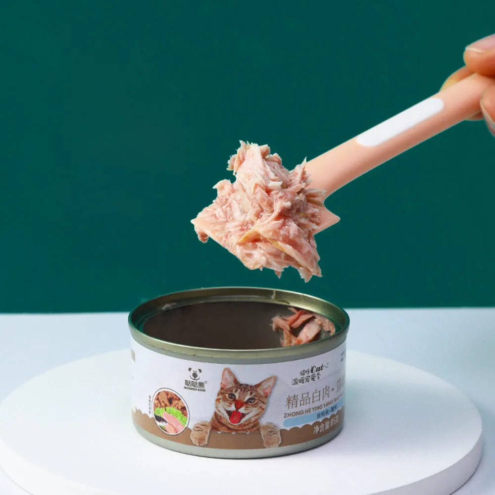 Long-handled pet feeding spoon for canned food with right-angle scraping edge