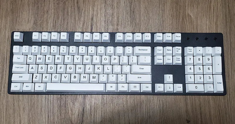 PBT sublimation keycaps showing Japanese, Russian and Korean characters for mechanical keyboards