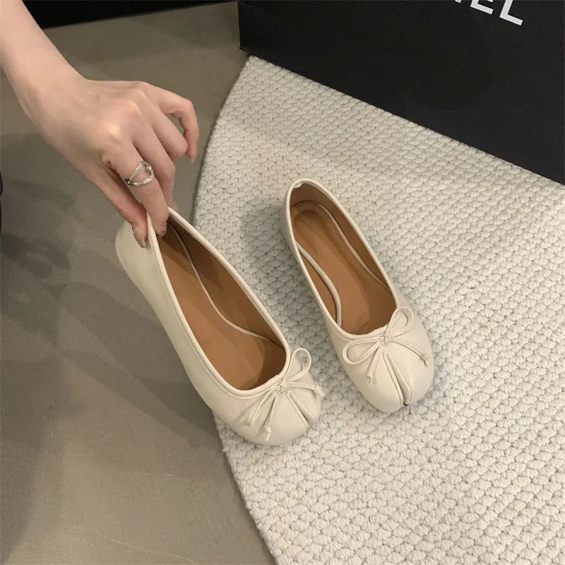 Women's flat pumps in beige with round toe and shallow-cut design on a rubber sole
