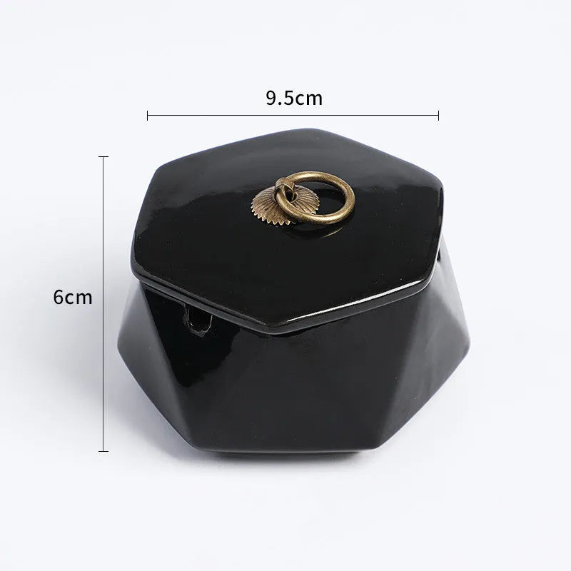 Ceramic ashtray with lid, Nordic style, available in colour A1, for desktop use